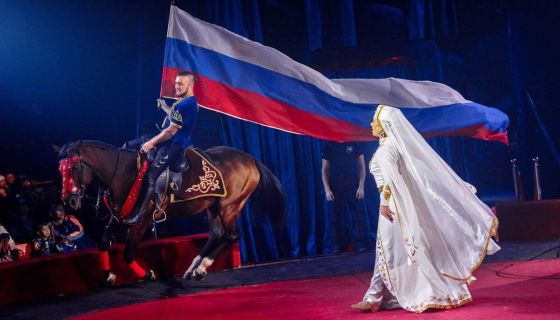 Цирк-шапито «Арена-Ягуар». Шоу «Летучий корабль»