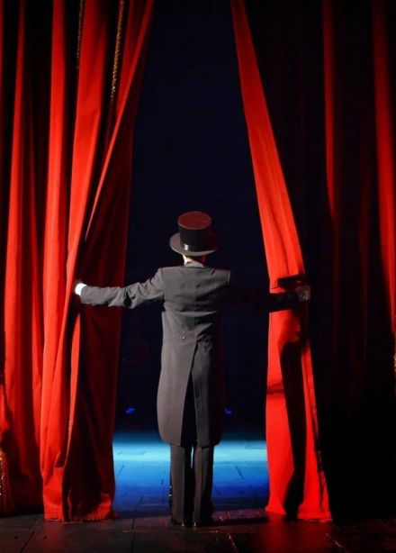 Спектакль «Золотой телёнок»